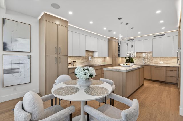 100 Royal Palm Way D2, Palm Beach, FL 33480