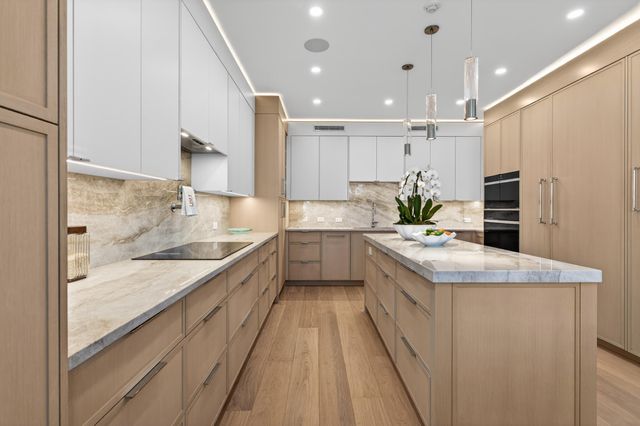 100 Royal Palm Way D2, Palm Beach, FL 33480