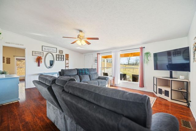 61 Memory Lane, London, KY 40741