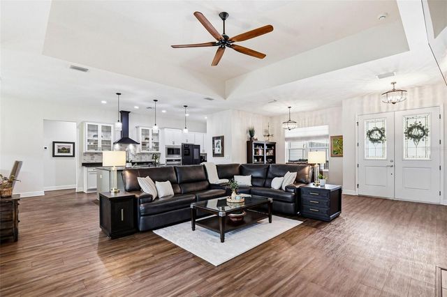 8001 WOODLEAF BOULEVARD, Wesley Chapel, FL 33544