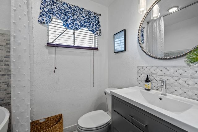 5130 Court Road, Houston, TX 77053