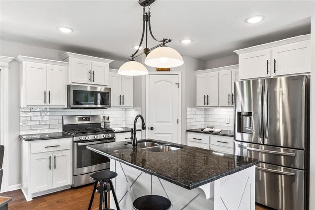 1704 Chestnut Street, Kearney, MO 64060