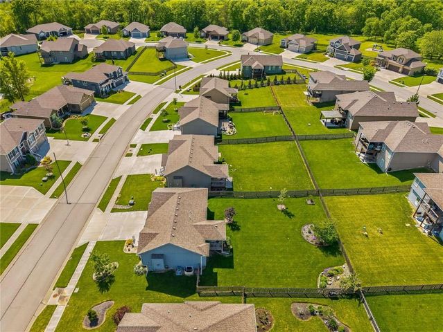 1704 Chestnut Street, Kearney, MO 64060