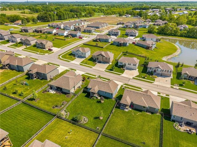 1704 Chestnut Street, Kearney, MO 64060