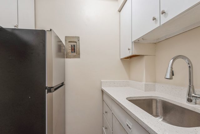 1400 Chicago Avenue 206, Evanston, IL 60201