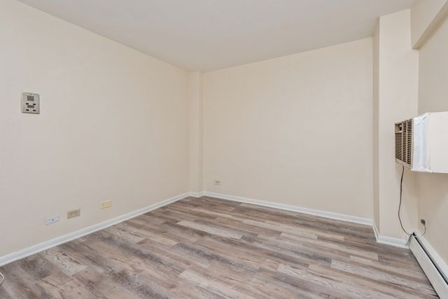 1400 Chicago Avenue 206, Evanston, IL 60201