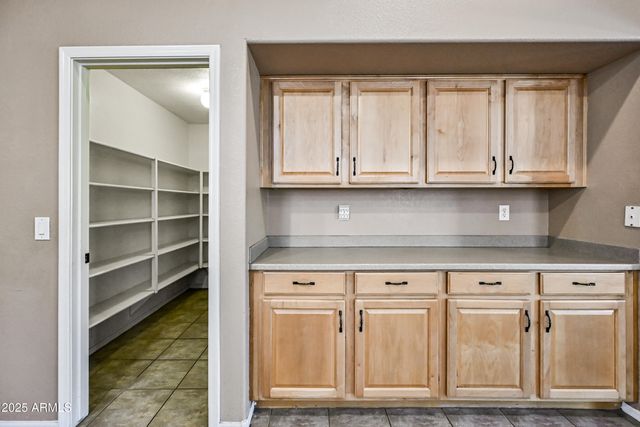 2400 E WHITTEN Street, Chandler, AZ 85225