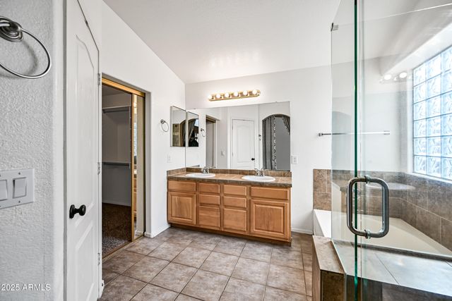 2400 E WHITTEN Street, Chandler, AZ 85225