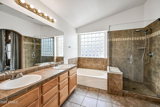 2400 E WHITTEN Street, Chandler, AZ 85225