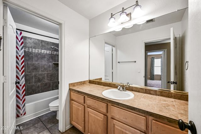 2400 E WHITTEN Street, Chandler, AZ 85225