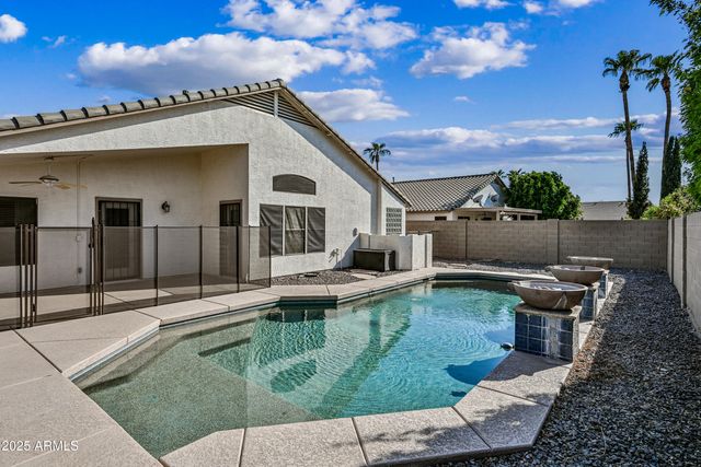 2400 E WHITTEN Street, Chandler, AZ 85225