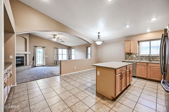 2400 E WHITTEN Street, Chandler, AZ 85225