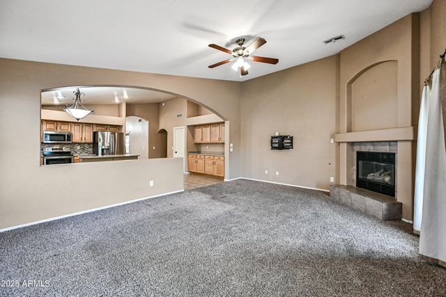 2400 E WHITTEN Street, Chandler, AZ 85225