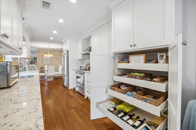 413 N Post Oak Lane 413, Houston, TX 77024