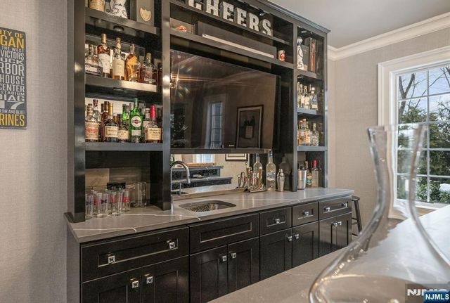 11 Aldbury Drive, Upper Saddle River, NJ 07458