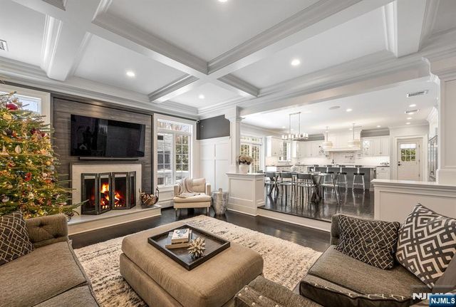 11 Aldbury Drive, Upper Saddle River, NJ 07458