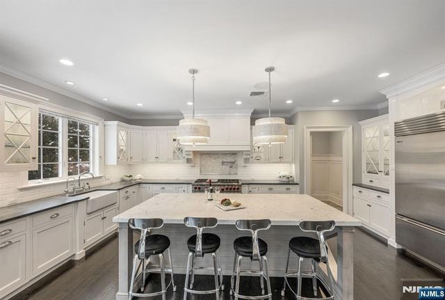 11 Aldbury Drive, Upper Saddle River, NJ 07458