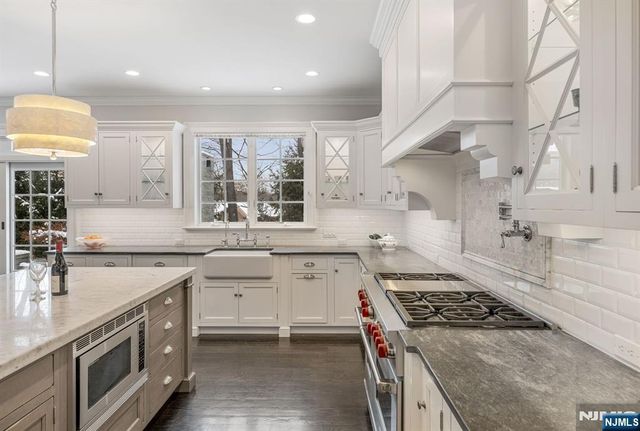 11 Aldbury Drive, Upper Saddle River, NJ 07458