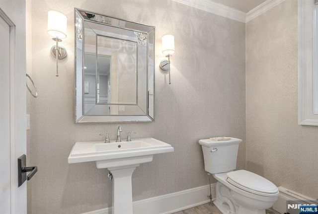 11 Aldbury Drive, Upper Saddle River, NJ 07458