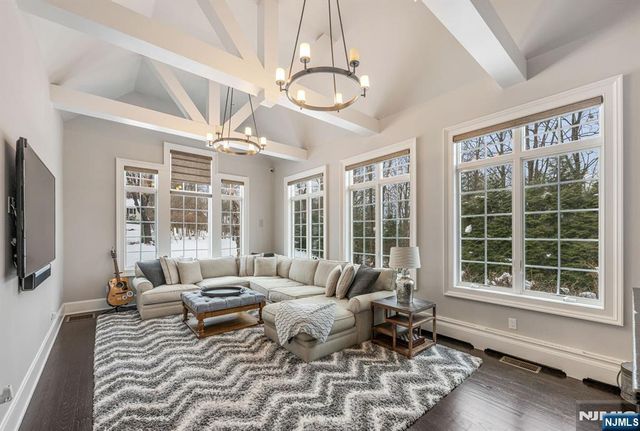 11 Aldbury Drive, Upper Saddle River, NJ 07458