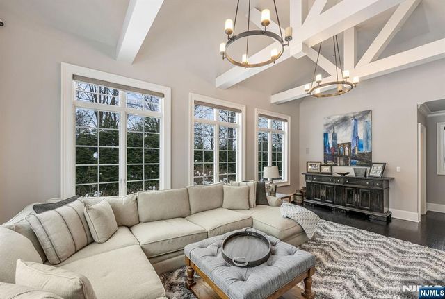 11 Aldbury Drive, Upper Saddle River, NJ 07458