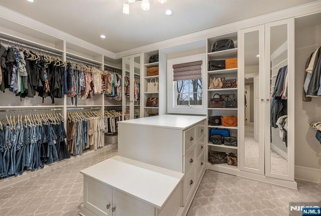 11 Aldbury Drive, Upper Saddle River, NJ 07458