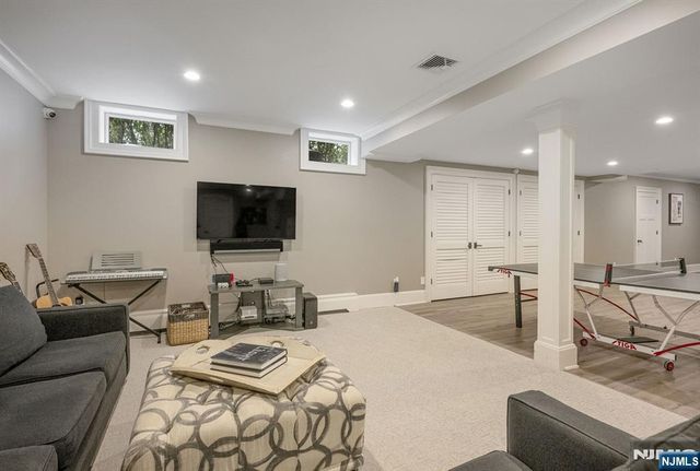 11 Aldbury Drive, Upper Saddle River, NJ 07458