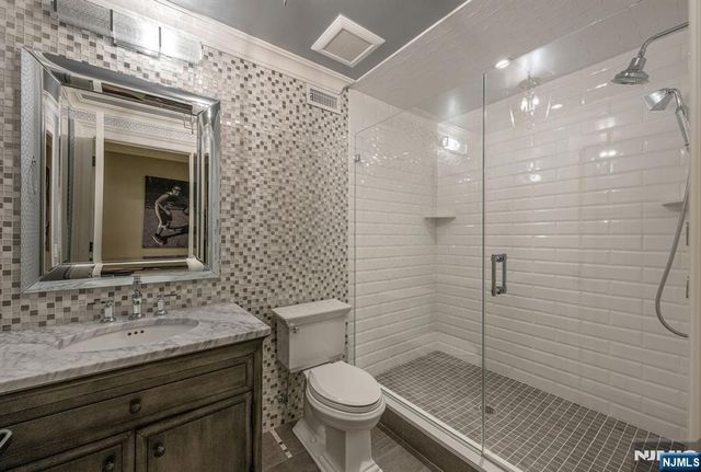 11 Aldbury Drive, Upper Saddle River, NJ 07458