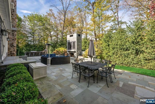 11 Aldbury Drive, Upper Saddle River, NJ 07458