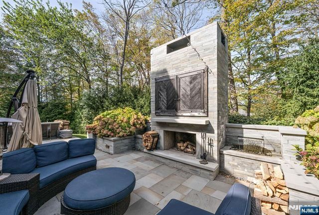 11 Aldbury Drive, Upper Saddle River, NJ 07458