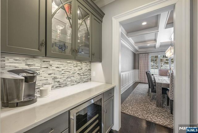 11 Aldbury Drive, Upper Saddle River, NJ 07458