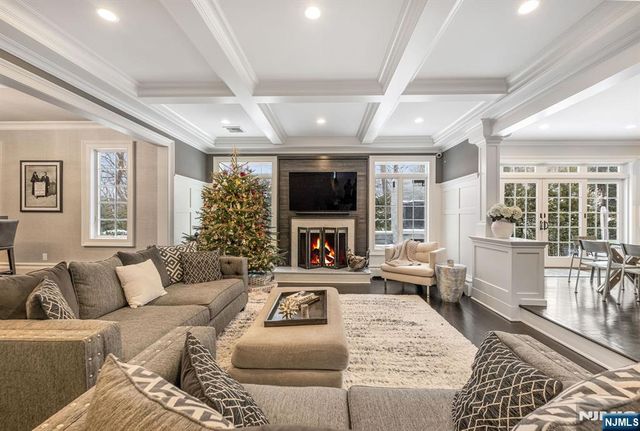 11 Aldbury Drive, Upper Saddle River, NJ 07458