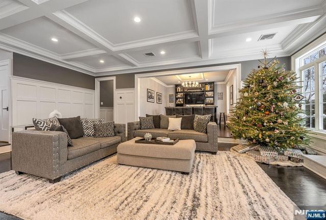 11 Aldbury Drive, Upper Saddle River, NJ 07458