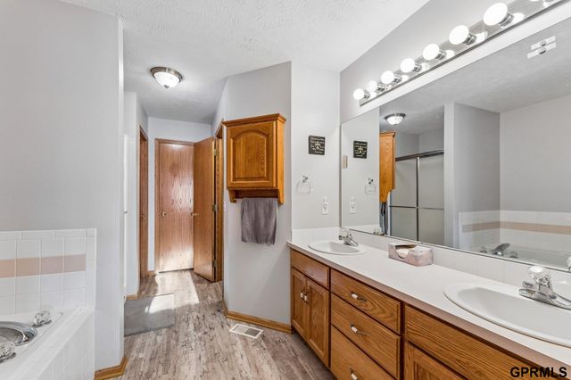 7206 S 157Th Street, Omaha, NE 68136