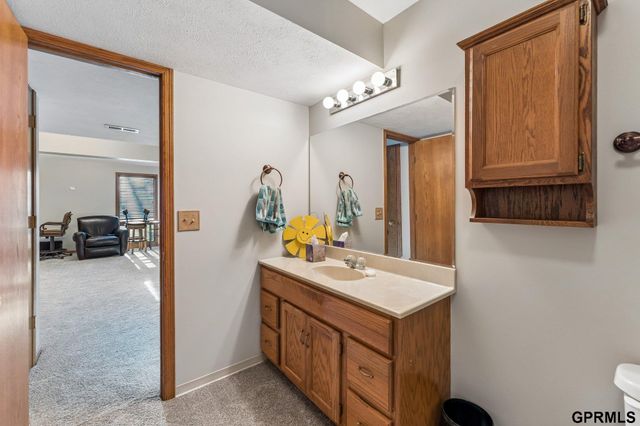 7206 S 157Th Street, Omaha, NE 68136