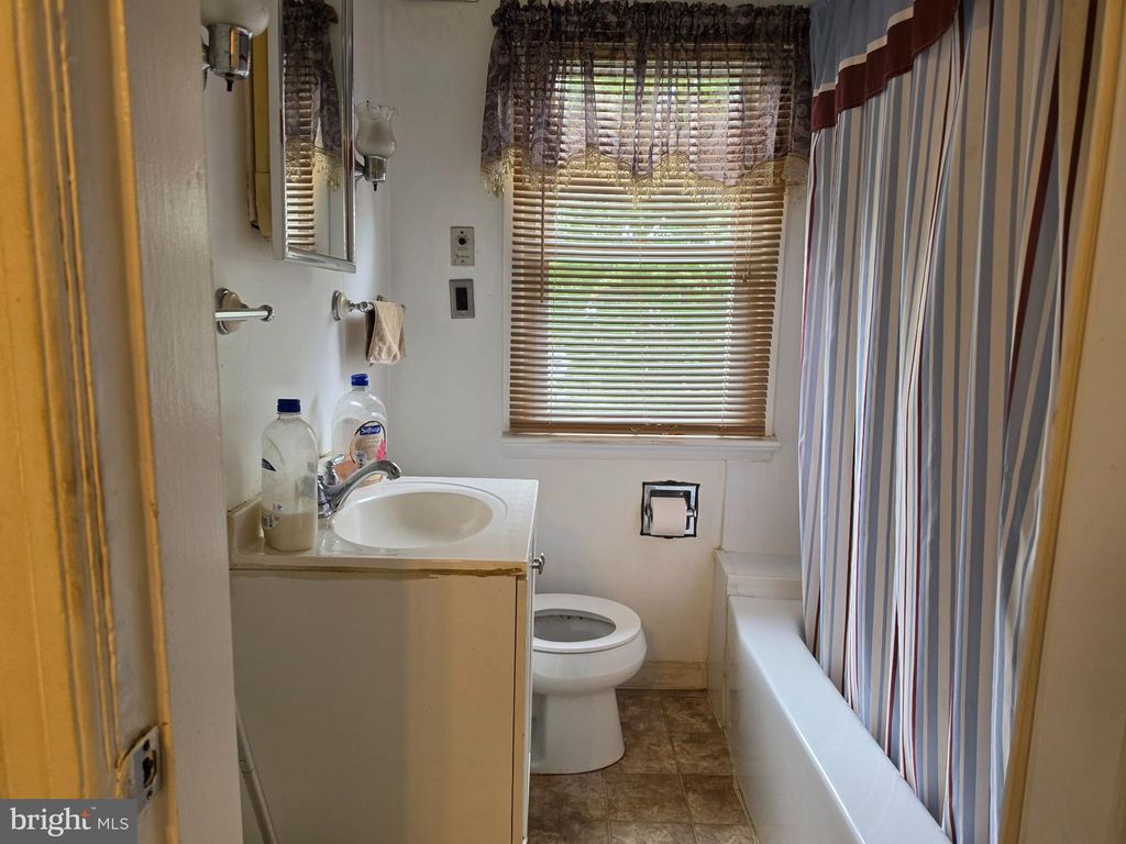 719 LILY ST, HAMILTON, NJ 08610 — photo 4