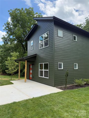 2 Cub Road, Asheville, NC 28806