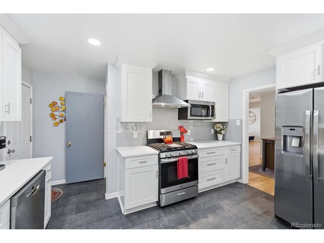 2955 S Zurich Ct, Denver, CO 80236
