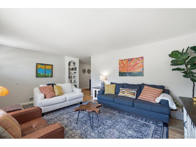 2955 S Zurich Ct, Denver, CO 80236