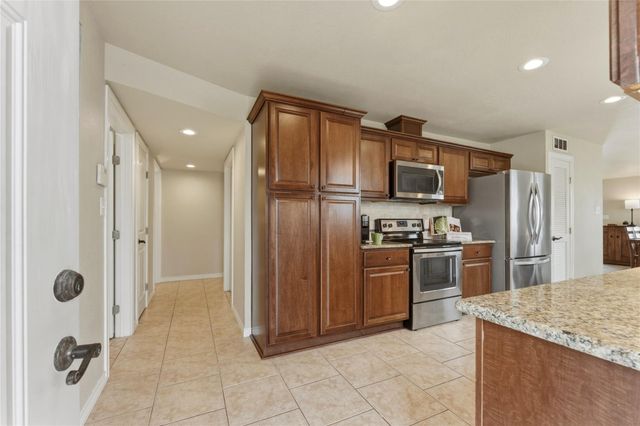 833 Sandy Mountain DR, Llano, TX 78643