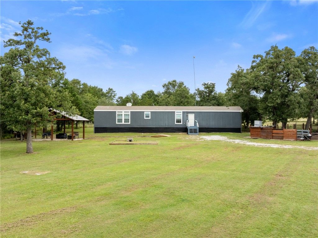 319 Berry Creek Drive, Caldwell, TX 77836 — exterior
