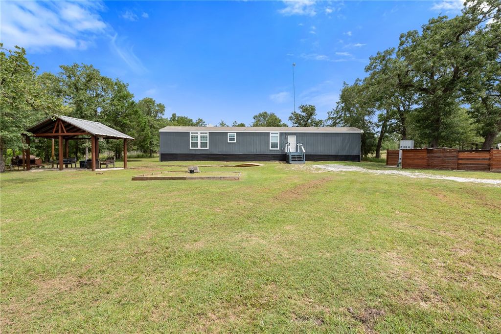 319 Berry Creek Drive, Caldwell, TX 77836 — photo 2