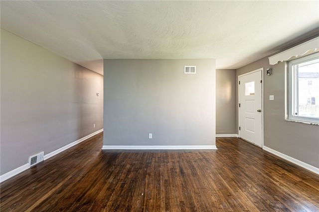 63 Chestnut St, Harrison Twp, PA 15065