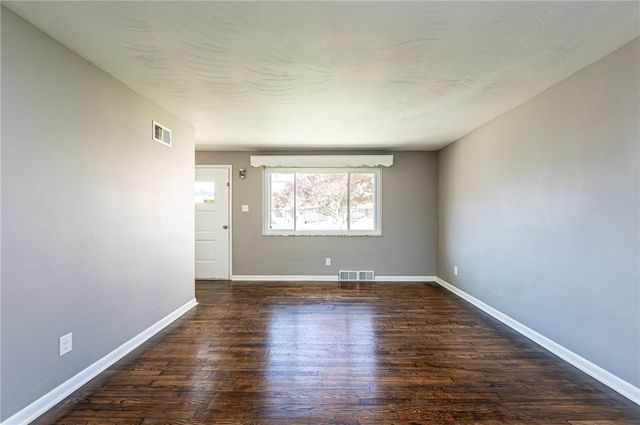 63 Chestnut St, Harrison Twp, PA 15065