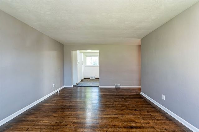 63 Chestnut St, Harrison Twp, PA 15065