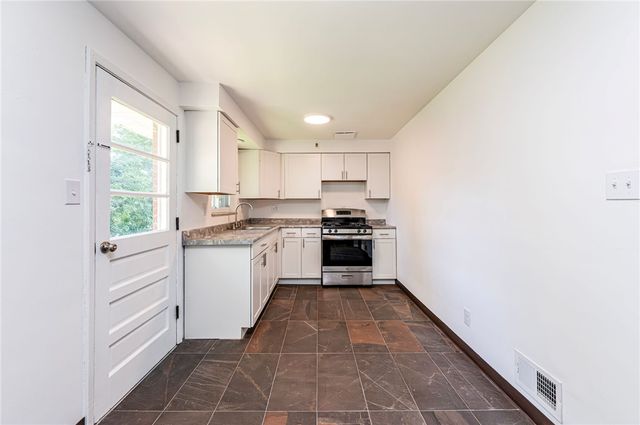 63 Chestnut St, Harrison Twp, PA 15065