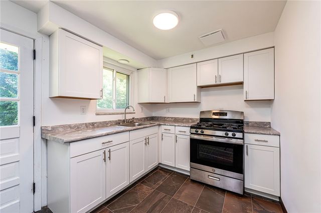 63 Chestnut St, Harrison Twp, PA 15065