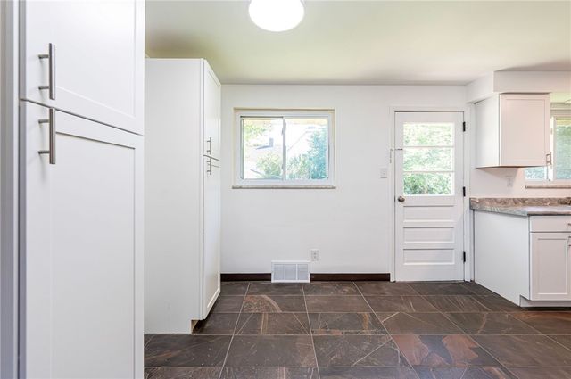 63 Chestnut St, Harrison Twp, PA 15065