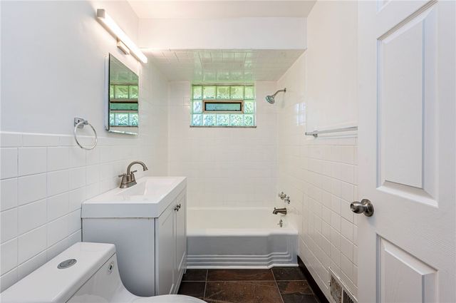 63 Chestnut St, Harrison Twp, PA 15065