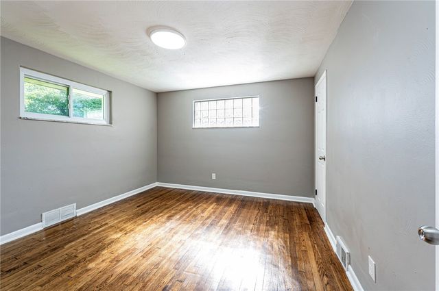 63 Chestnut St, Harrison Twp, PA 15065
